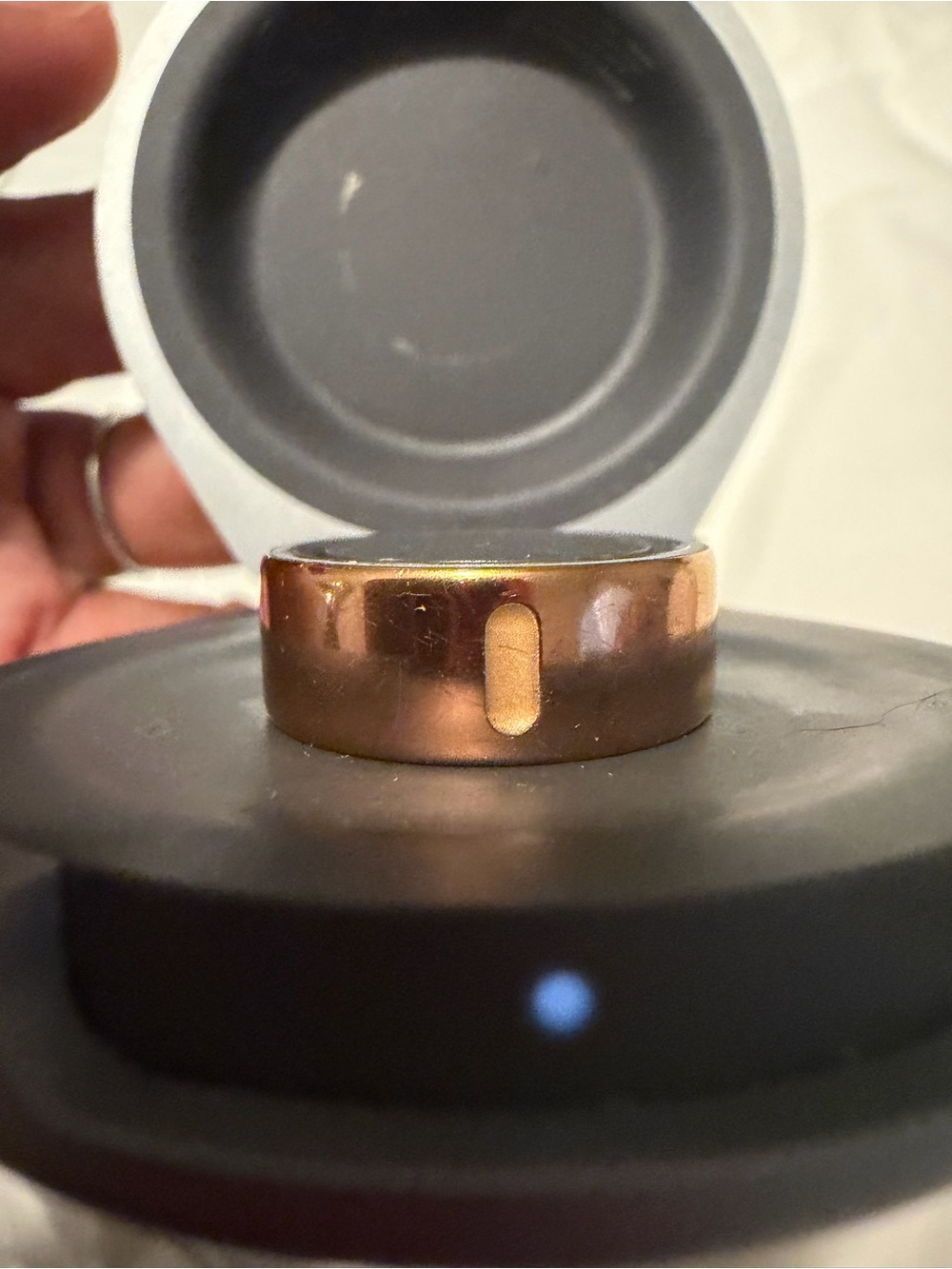 Oura Ring Generation 4 Rose Gold Size 6 incl travel charger case & reg charger